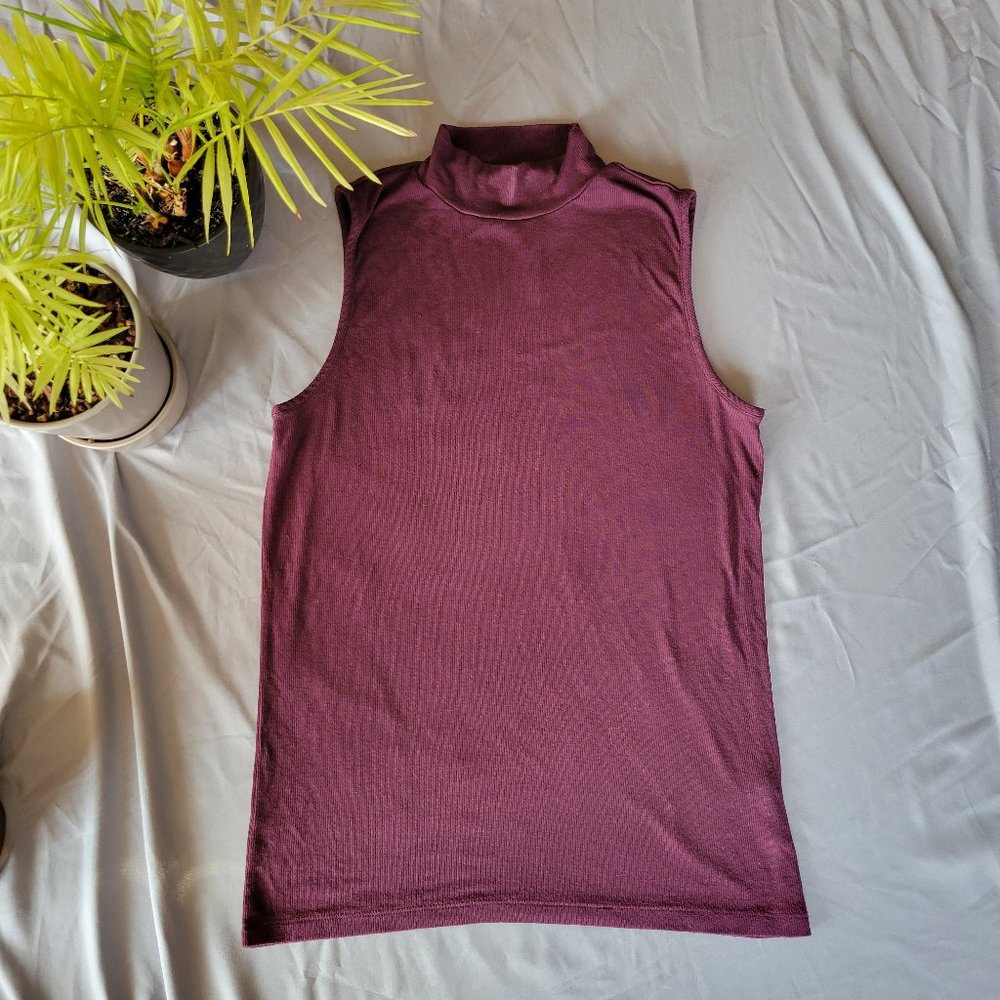 GAP sleeveless top